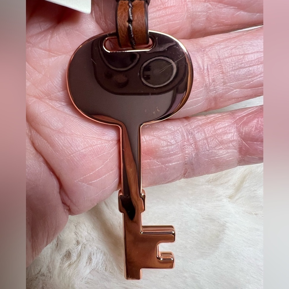 FOSSIL SOFIA ROSE-GOLD TONE SKELETON KEY FOB - Picture 4 of 8